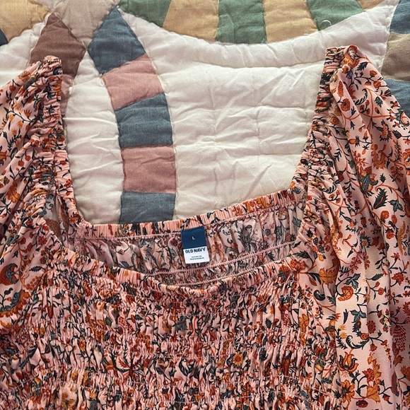 Square neck line - Picture 4 of 4